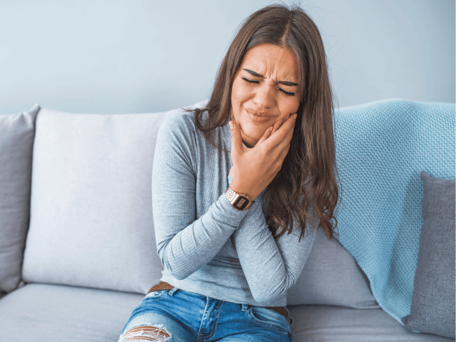 emergency dentist mccrae | woman with toothache